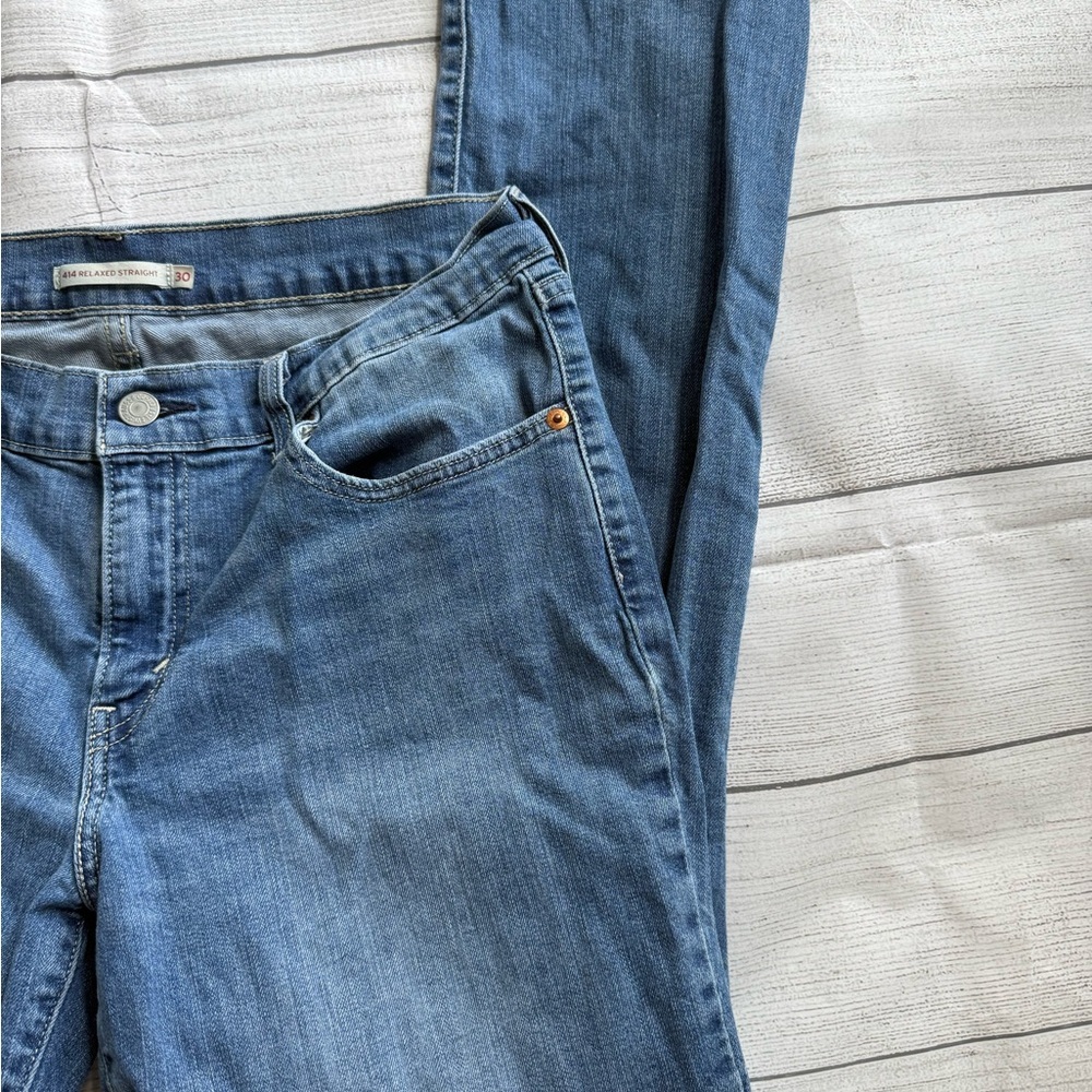 Levi's Women's Straight Leg Jeans in Classic Blue - Picture 5 of 9